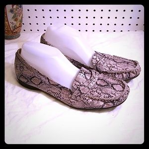 CL LOAFERS BY LAUNDRY